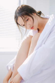 牡丹花下